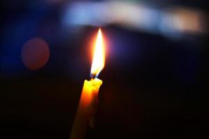 Kerzenlicht mit Bokeh-Hintergrund foto