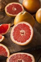 gesunde Bio-Grapefruit aus rotem Rubin foto