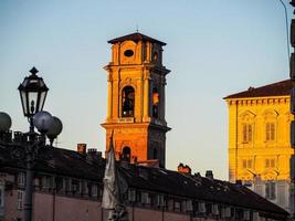 hdr turiner domkirchturm bei sonnenuntergang foto