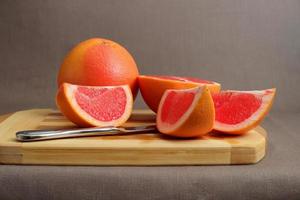 Grapefruit und Scheiben