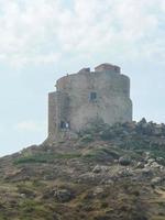 Ruinen des Tharros-Turms auf der Insel Sardinien, Italien foto