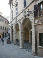 logge del mercato, blick auf montepulciano in der toskana, italien foto