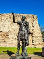 hdr kaiser trajan statue foto