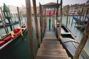 Gondeln im Canal Grande von Venedig foto