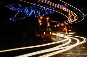 lichtspuren caterham auf dem hügel foto