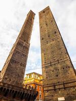 hdr wegen torri zwei türme in bologna foto