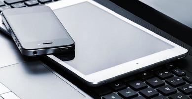 Laptop, Tablet und Smartphone foto