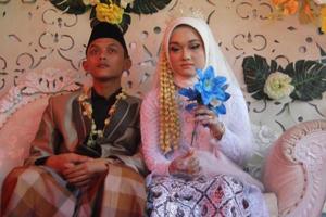 romantische indonesische muslimische braut foto