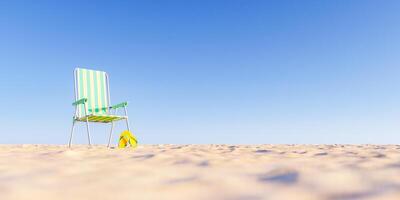 gestreifter Liegestuhl am Sandstrand foto