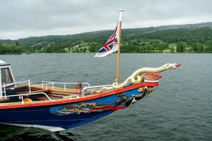 coniston, lake district, cumbria, uk, 2015. sydney die seeschlange aushängeschild der dampfyacht-gondel foto