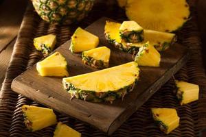 Bio rohe gelbe Ananas