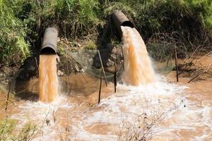 Wasserabflusskanal schnell. foto