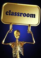 klassenzimmerwort und goldenes skelett foto