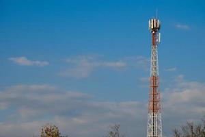 Fernmeldeturm von 4g und 5g Mobilfunk. Kommunikation über Antennenübertragung. Handy-Signal-Basisstation. foto