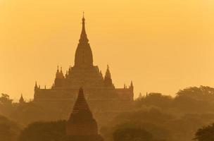 Ananda Tempel mit Sonnenlicht in Bagan, Myanmar foto