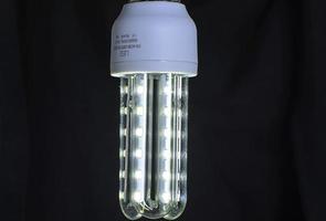 energiesparende LED-Glühbirne foto