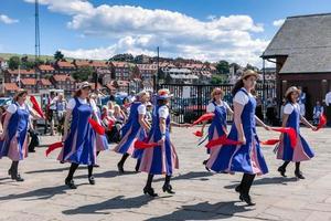 whitby, north yorkshire, uk, 2010. frauen morris tanzen foto