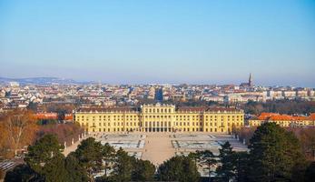 wien, österreich, 2021 - fassade des kaiserpalastes schönbrunn