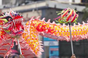 Drachentanz während des chinesischen Neujahrs foto