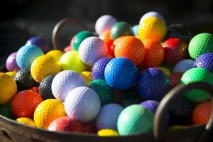 farbige Golfbälle
