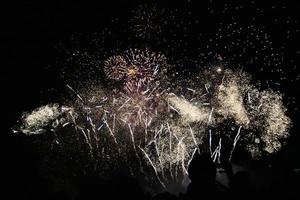 Blick auf ein Feuerwerk foto