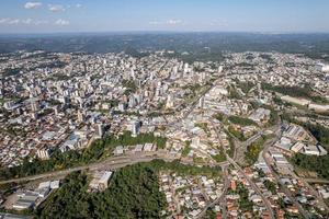 Luftbild von Bento Goncalves, Rio Grande do Sul, Brasilien. berühmte touristische stadt im süden von brasilien. foto