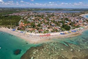 Luftaufnahme der Strände von Porto de Galinhas, Pernambuco, Brasilien. natürliche Becken. fantastische Urlaubsreise. tolle Strandszene. foto