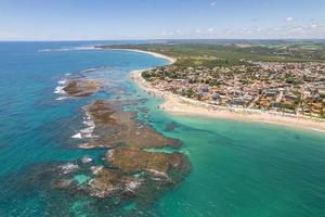 Luftaufnahme der Strände von Porto de Galinhas, Pernambuco, Brasilien. natürliche Becken. fantastische Urlaubsreise. tolle Strandszene. foto