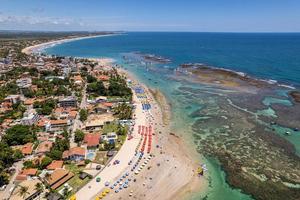 Luftaufnahme der Strände von Porto de Galinhas, Pernambuco, Brasilien. natürliche Becken. fantastische Urlaubsreise. tolle Strandszene. foto