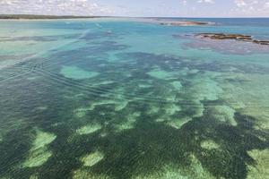 luftaufnahme der riffe von maragogi, umweltschutzgebiet korallenküste, maragogi, alagoas, brasilien. foto