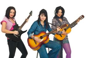 Band attraktiver Frauen mit Gitarren foto