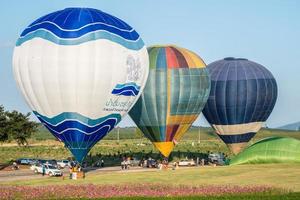 chiangrai, thailand - 27. nov 2014 - heißluftballon-herausforderung im singha park chiangrai im farm festival 2014 foto