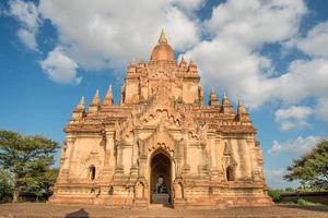 süd-guni-pagode in den bagan-ebenen des alten bagan-königreichs, mandalay-region, myanmar. foto