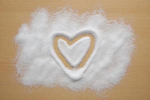 Herzform in Zucker gezeichnet foto
