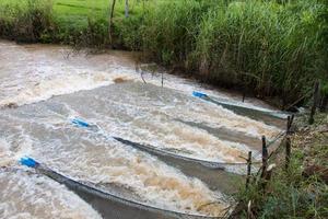 Netze fangen mehr Wasserfluss auf. foto