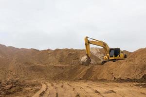 Bagger auf der Sandbahn. foto