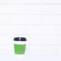 Stilvolle Makrotasse Kaffee im Büro. selektiver fokus und kopierraum foto