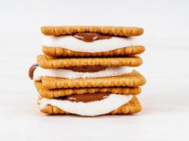 Smores, Marshmallow-Sandwiches - traditionelle amerikanische süße Schokoladenkekse foto