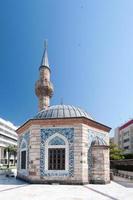Camii Moschee und Glockenturm