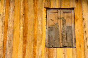 alte Holzfensterwand. foto