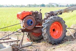 landwirtschaftlicher Motor, der in Reisfelder pumpt. foto