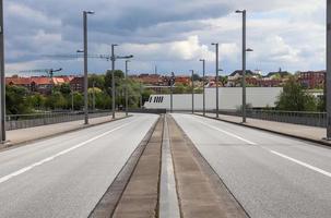 Leere Brücke in den Straßen von Kiel in Deutschland während der Corona-Virus-Quarantäne. foto