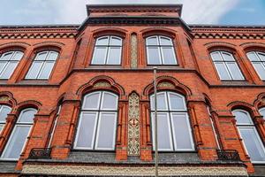 schöne alte Fassadenarchitektur in der Kleinstadt Flensburg foto