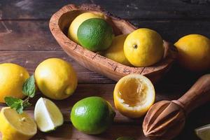 Zitronen und Limetten foto