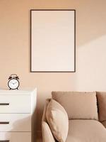 modernes und minimalistisches vertikales schwarzes plakat oder fotorahmenmodell an der wand im wohnzimmer. 3D-Rendering.