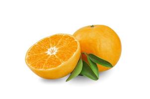 Orangenfrucht isoliert auf weißem Hintergrund. Clipping-Pfad