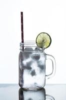 Glas Limonade und Eis foto