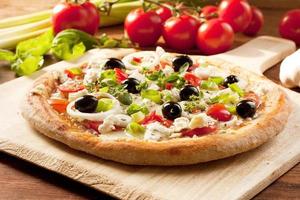 Pizza nach griechischer Art /