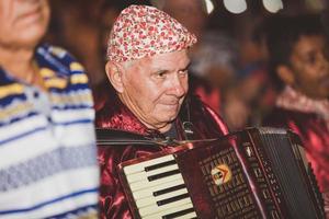 minas gerais, brasilien, dezember 2019 - traditionelle tanzaufführung namens festa do congo foto