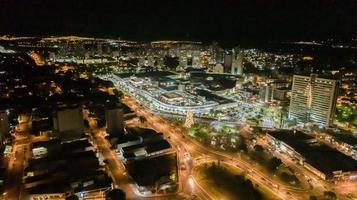 sao paulo, brasilien, sep 2019 - luftaufnahme bei nacht foto